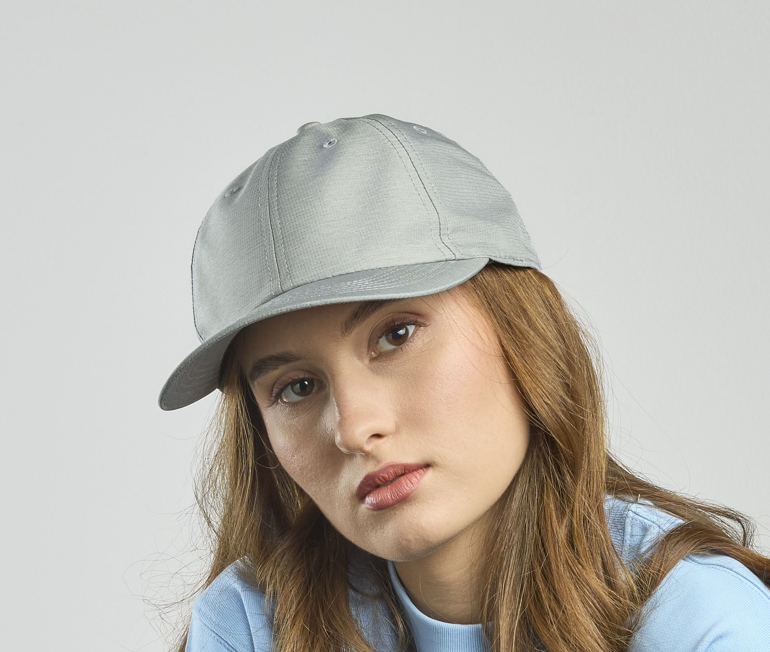 Gorra 6 paneles Mid Visor - Atlantis Headwear AT211