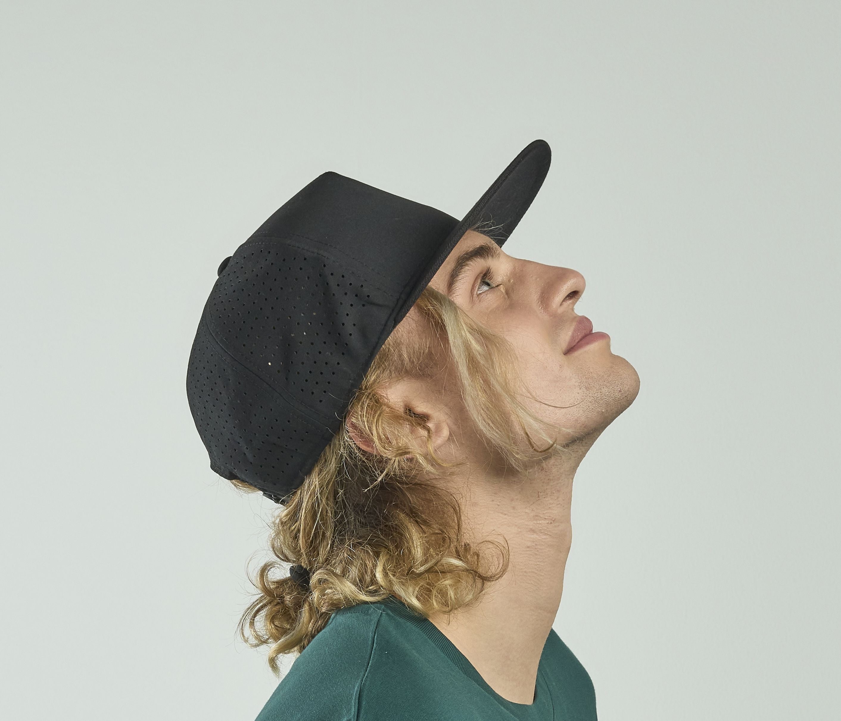 Gorra de poliéster reciclado con visera plana - Atlantis Headwear AT247