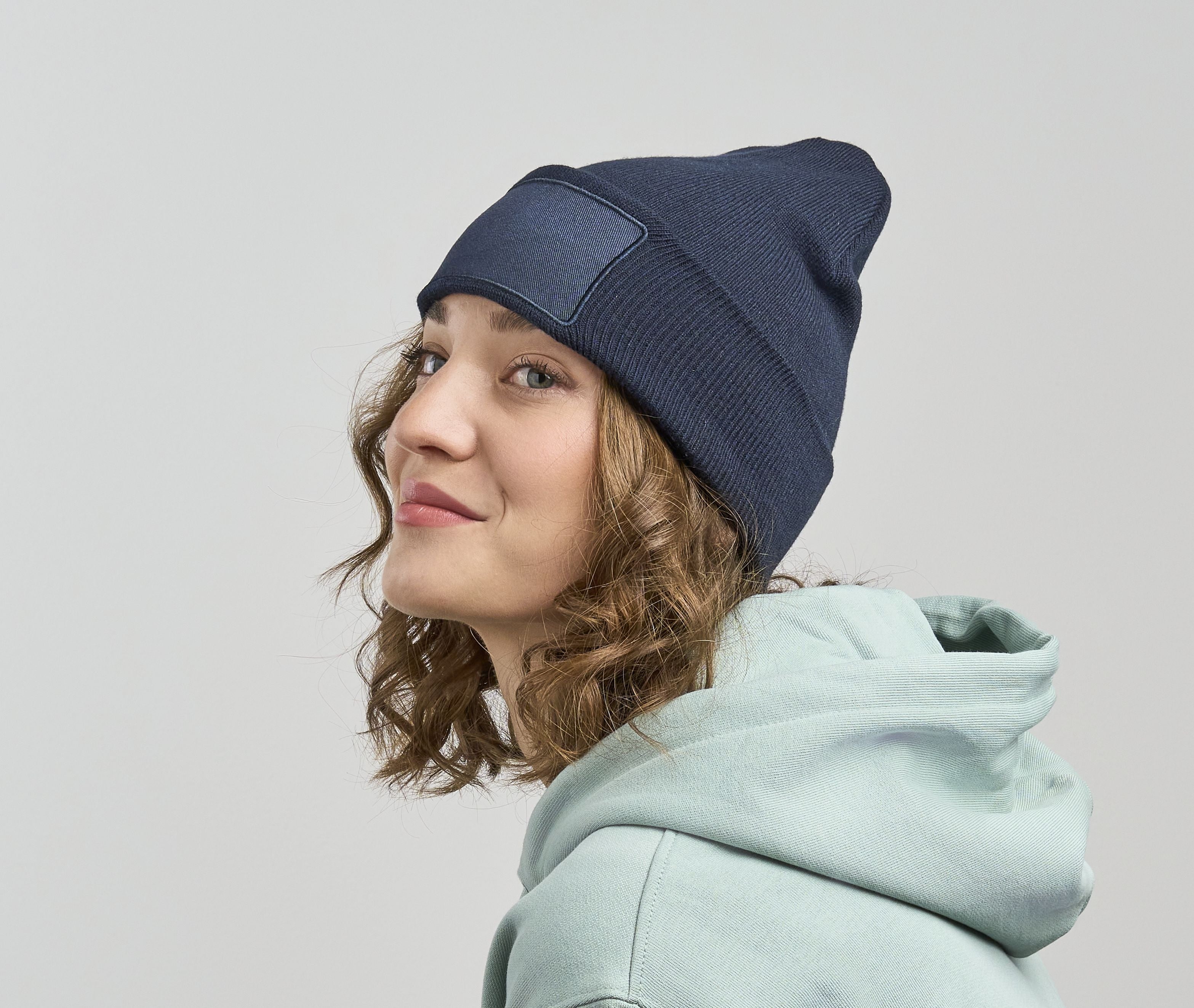 Gorro con parche - Atlantis Headwear AT308